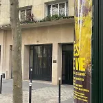 Typical Parisian Art Gallery Style * Paris