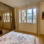 Typical Parisian Art Gallery Style *