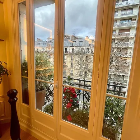 Typical Parisian Art Gallery Style Apartament *