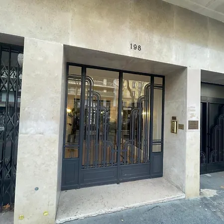 Typical Parisian Art Gallery Style *