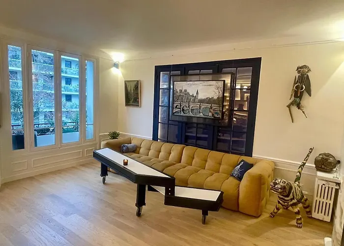 Appartement Typical Parisian Art Gallery Style Paris