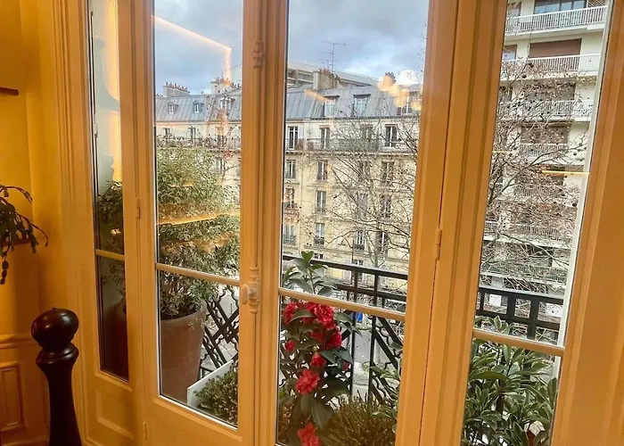 Typical Parisian Art Gallery Style Appartement *